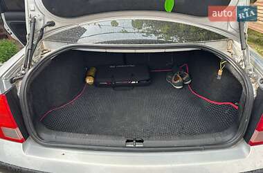 Седан Volkswagen Passat 1998 в Нововолынске