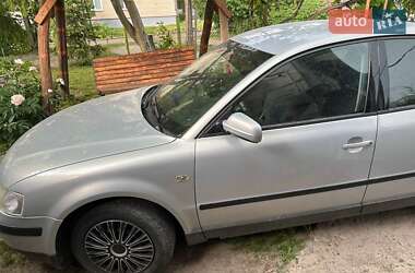 Седан Volkswagen Passat 1998 в Нововолынске