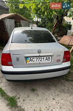 Седан Volkswagen Passat 1998 в Нововолынске