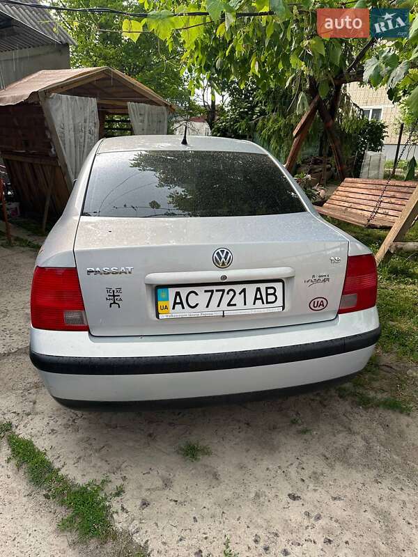 Седан Volkswagen Passat 1998 в Нововолынске