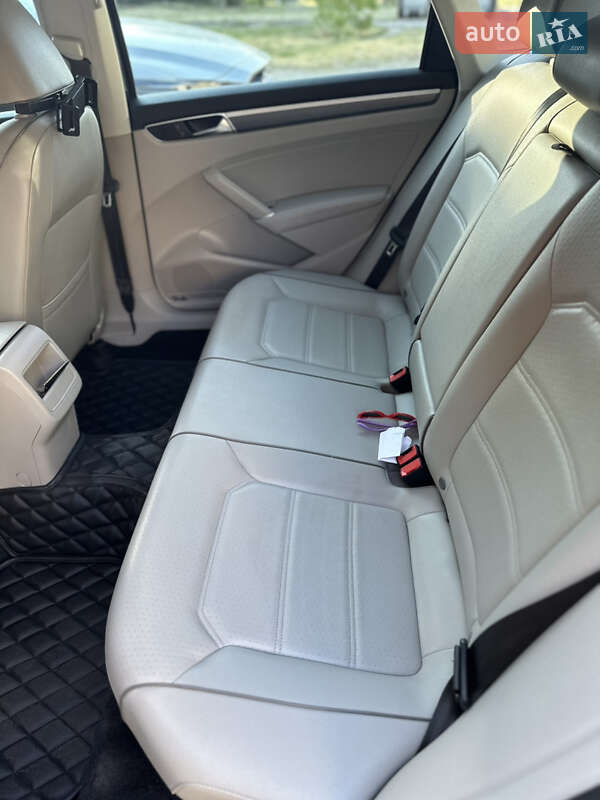 Седан Volkswagen Passat 2017 в Івано-Франківську