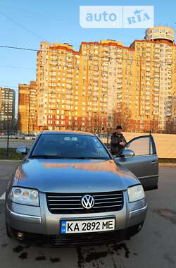 Седан Volkswagen Passat 2004 в Киеве