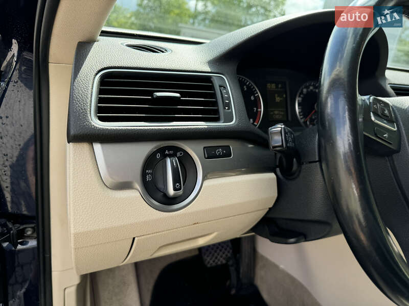 Седан Volkswagen Passat 2015 в Киеве фото 21 Седан Volkswagen Passat 2015 в Киеве