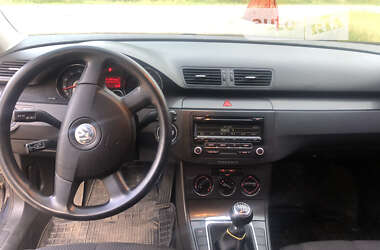 Седан Volkswagen Passat 2005 в Монастырище