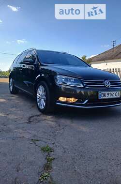 Універсал Volkswagen Passat 2012 в Рівному