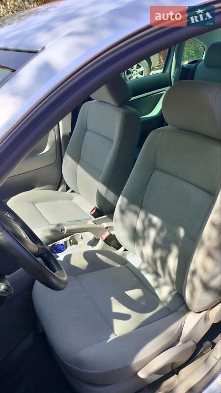 Седан Volkswagen Passat 2003 в Кривом Роге