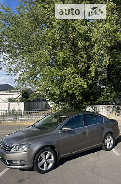 Седан Volkswagen Passat 2012 в Киеве