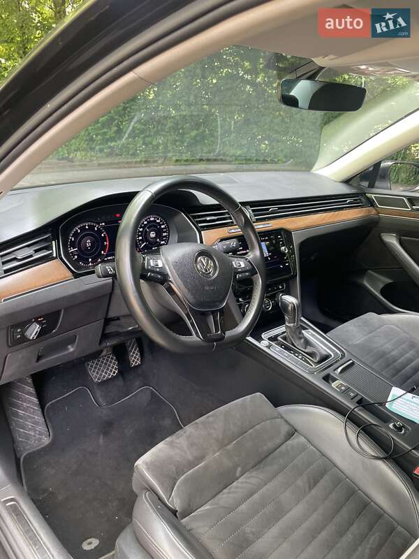 Седан Volkswagen Passat 2019 в Киеве