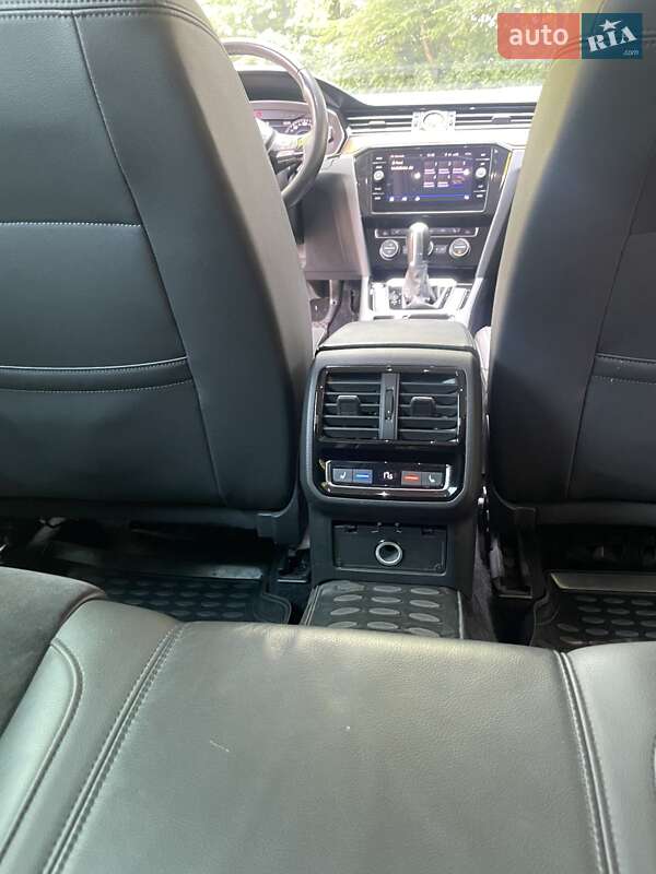 Седан Volkswagen Passat 2019 в Киеве