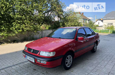 Седан Volkswagen Passat 1994 в Жовкві