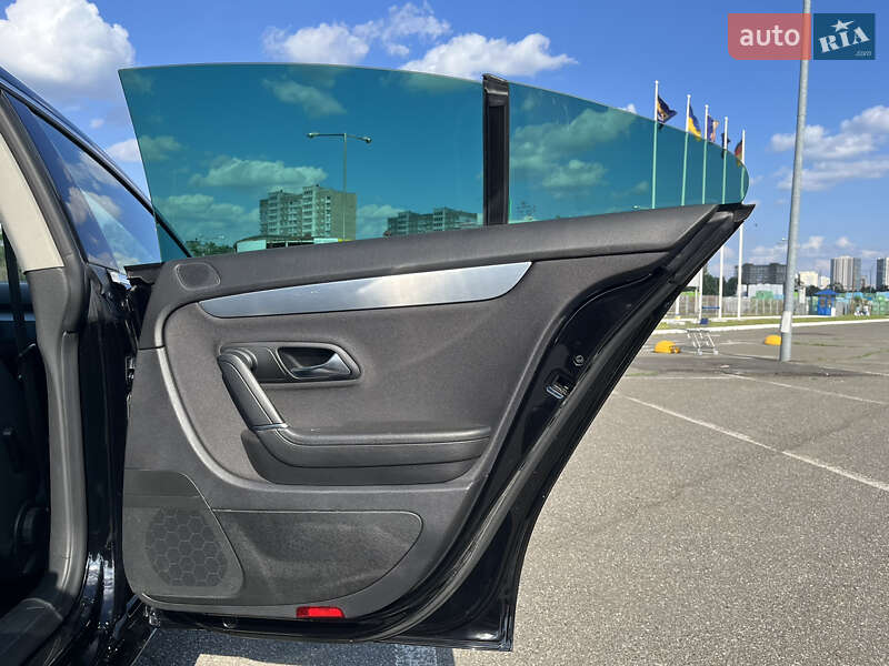 Седан Volkswagen Passat 2010 в Києві