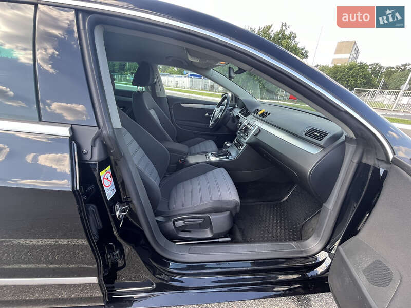 Седан Volkswagen Passat 2010 в Києві