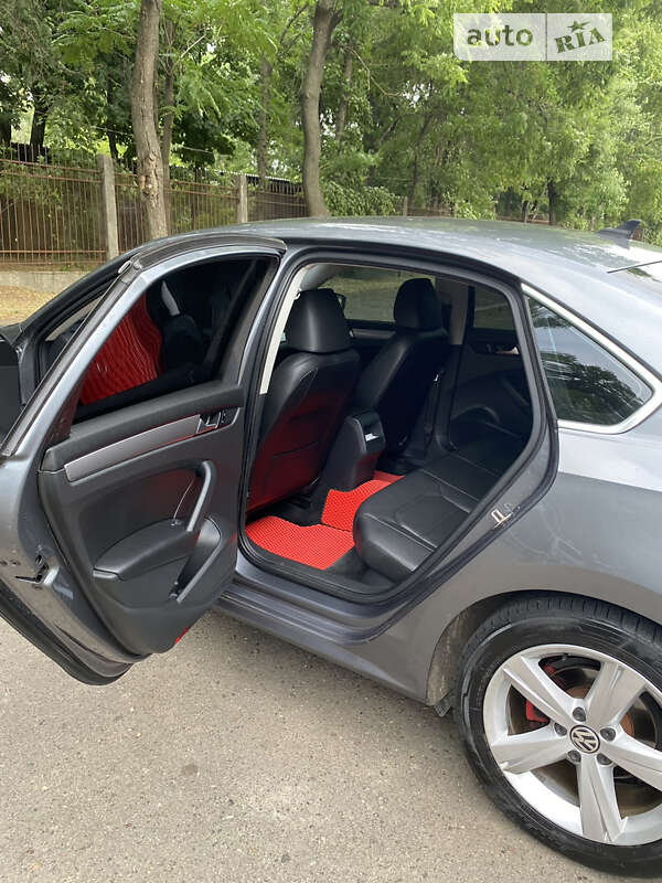 Седан Volkswagen Passat 2015 в Миколаєві