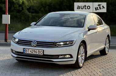 Седан Volkswagen Passat 2015 в Виннице