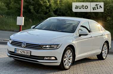 Седан Volkswagen Passat 2015 в Виннице