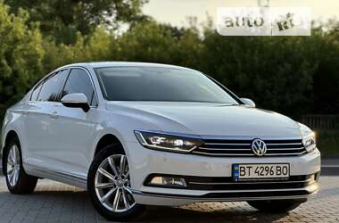 Седан Volkswagen Passat 2015 в Виннице