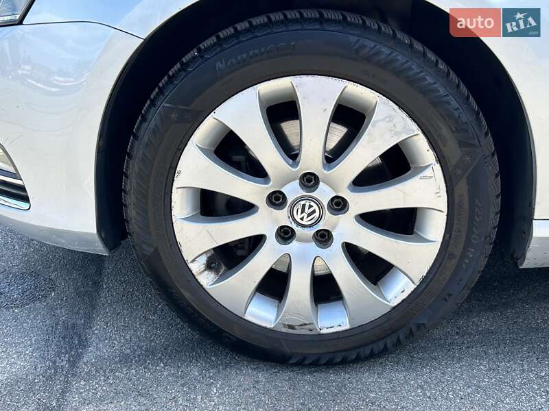 Універсал Volkswagen Passat 2011 в Києві