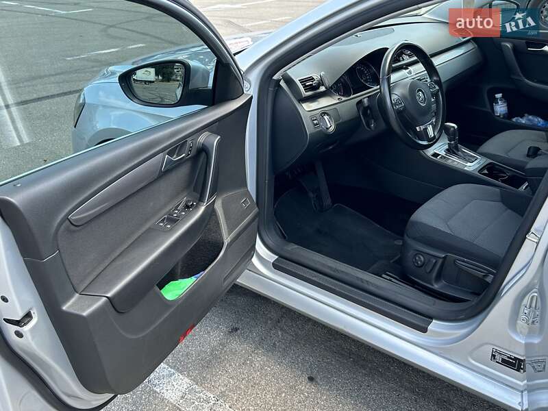 Універсал Volkswagen Passat 2011 в Києві