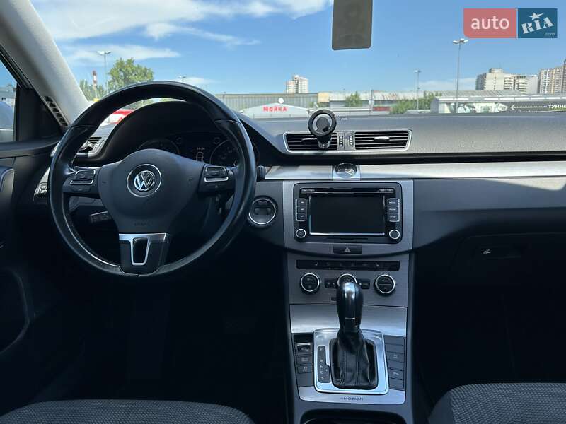Універсал Volkswagen Passat 2011 в Києві