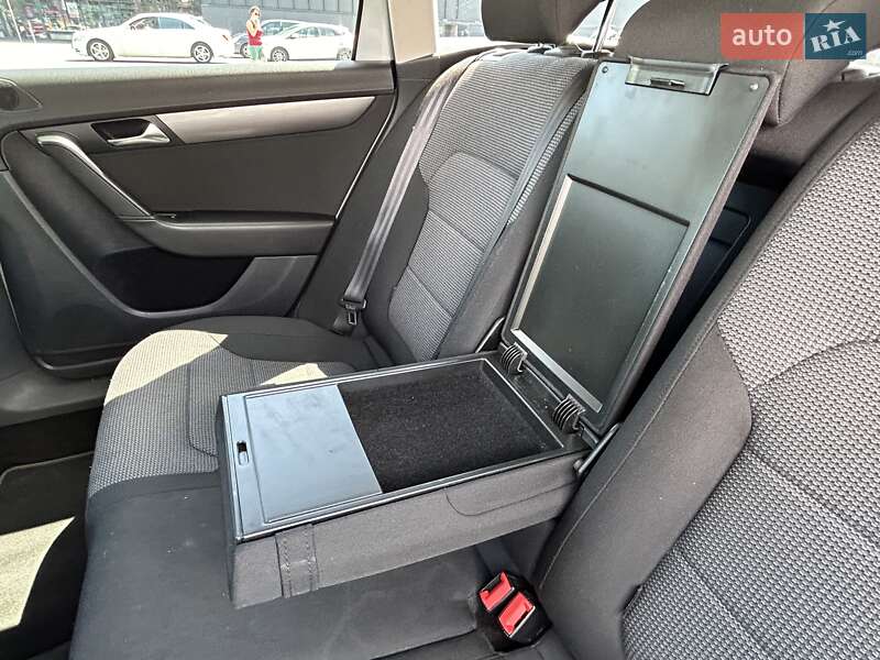 Універсал Volkswagen Passat 2011 в Києві