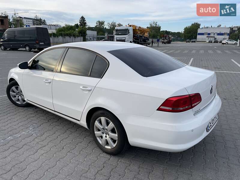 Седан Volkswagen Passat 2011 в Чернівцях