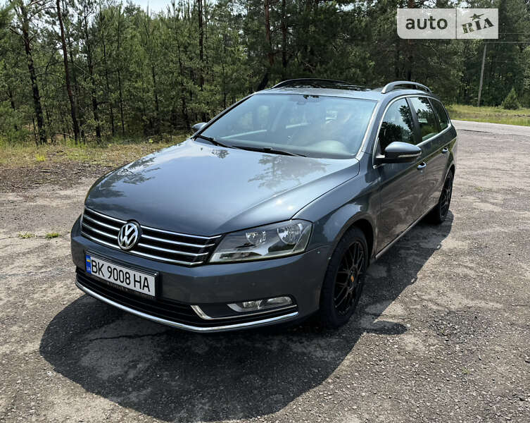 Універсал Volkswagen Passat 2012 в Рівному