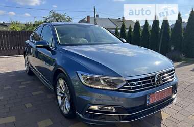 Седан Volkswagen Passat 2018 в Жовкве