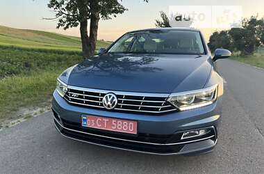 Седан Volkswagen Passat 2018 в Жовкве