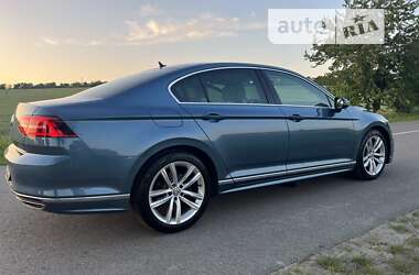 Седан Volkswagen Passat 2018 в Жовкве