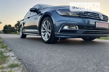 Седан Volkswagen Passat 2018 в Жовкве