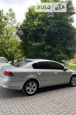 Седан Volkswagen Passat 2012 в Ужгороде