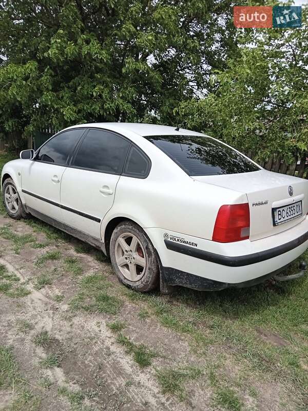 Седан Volkswagen Passat 1997 в Львові