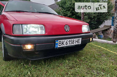 Универсал Volkswagen Passat 1988 в Локачах