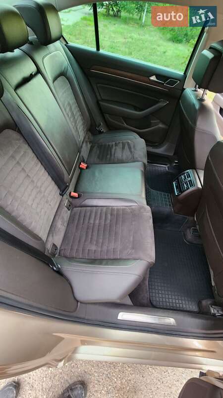 Седан Volkswagen Passat 2015 в Долинській