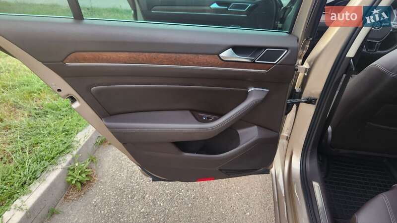 Седан Volkswagen Passat 2015 в Долинській