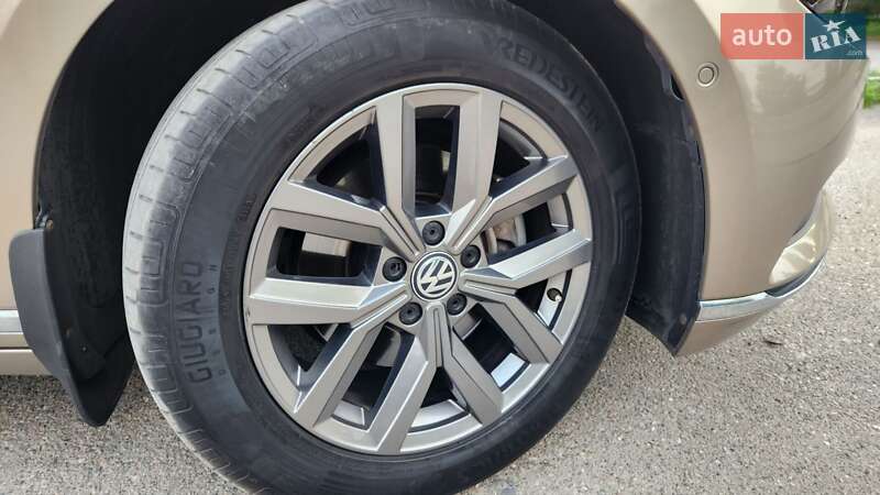 Седан Volkswagen Passat 2015 в Долинській