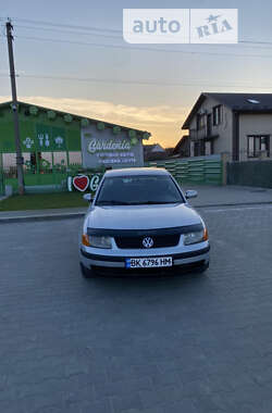 Седан Volkswagen Passat 1998 в Вараше