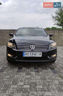 Седан Volkswagen Passat 2012 в Мукачевому