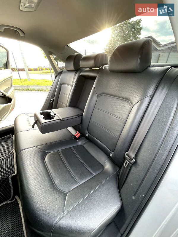 Седан Volkswagen Passat 2012 в Бродах фото 16 Седан Volkswagen Passat 2012 в Бродах