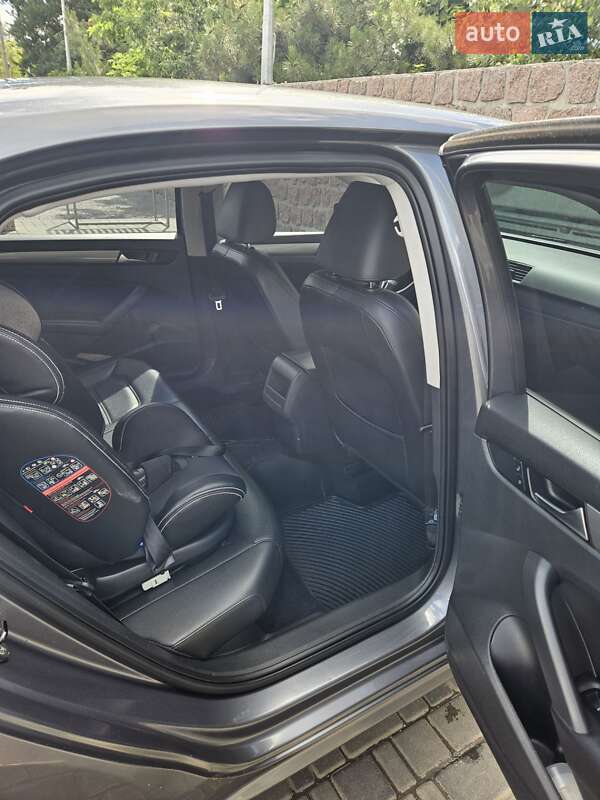 Седан Volkswagen Passat 2013 в Знаменке