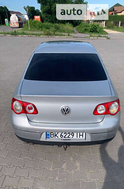 Седан Volkswagen Passat 2005 в Хмельницькому