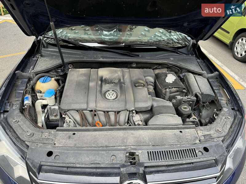 Седан Volkswagen Passat 2013 в Києві