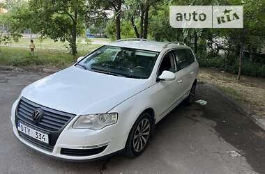 Універсал Volkswagen Passat 2010 в Києві