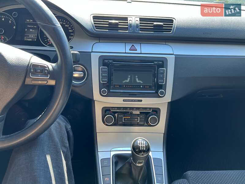 Седан Volkswagen Passat 2010 в Мукачевому