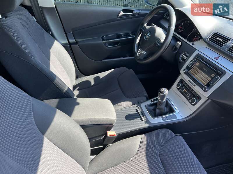 Седан Volkswagen Passat 2010 в Мукачевому