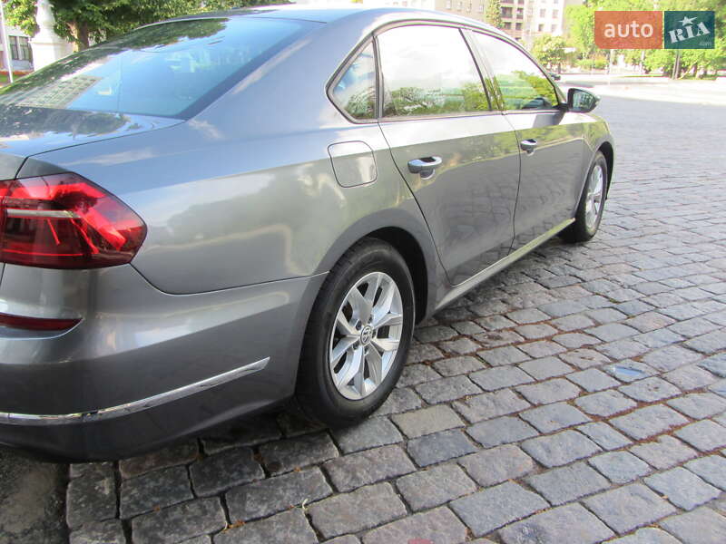 Седан Volkswagen Passat 2017 в Харькове