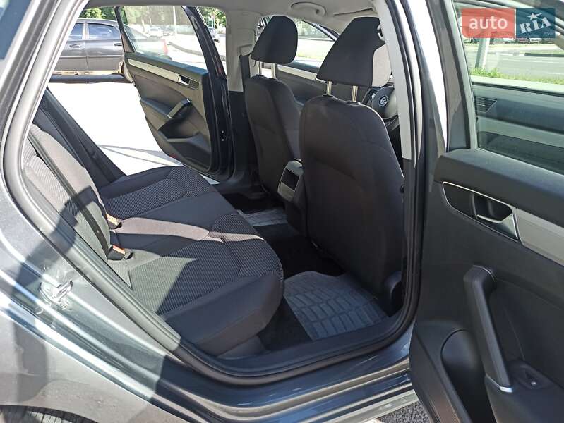 Седан Volkswagen Passat 2017 в Харькове