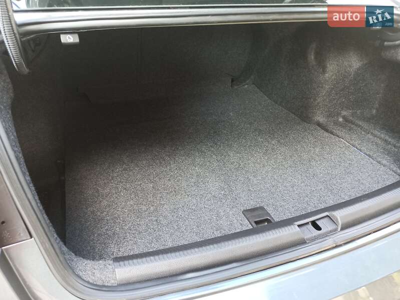 Седан Volkswagen Passat 2017 в Харькове