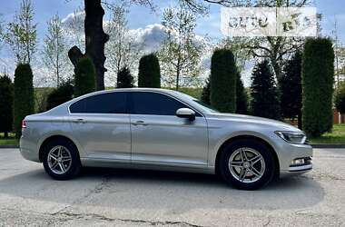 Седан Volkswagen Passat 2015 в Калуші