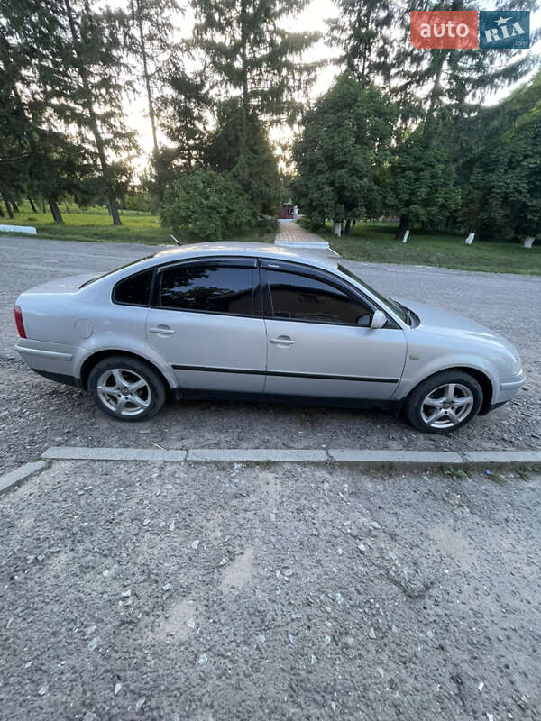 Седан Volkswagen Passat 1999 в Кицмани